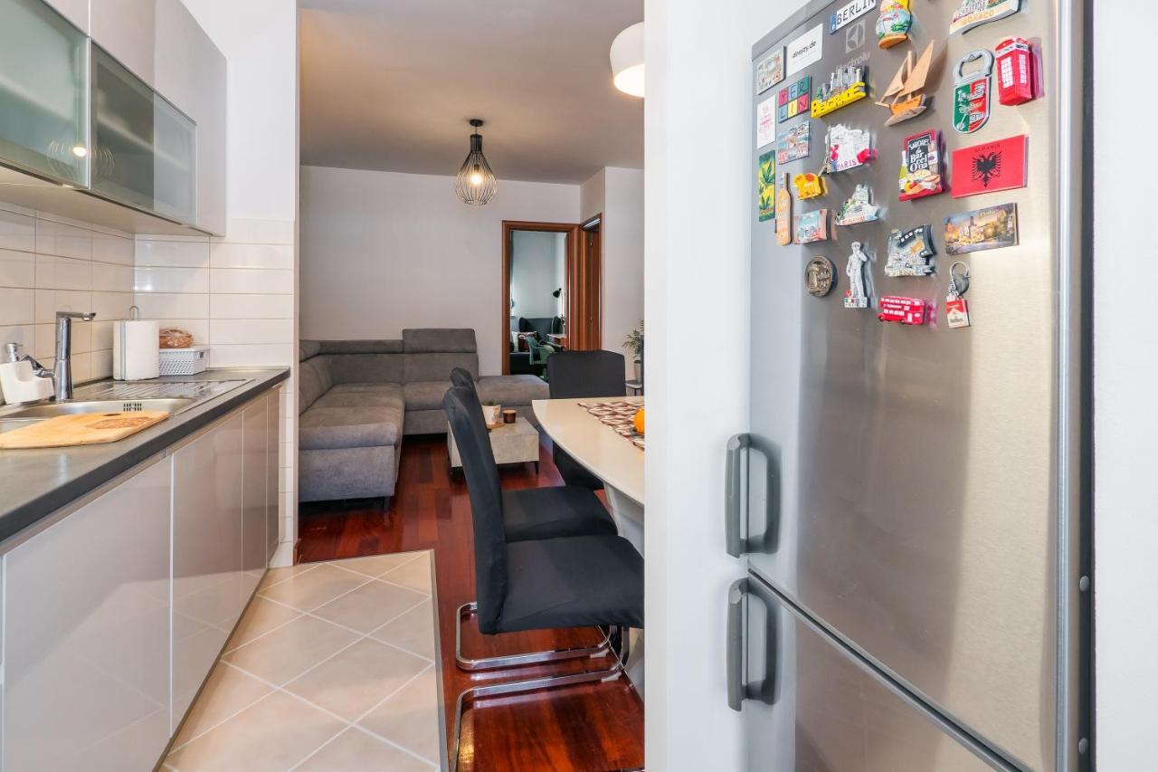 Airy 2-Br Apt W/ Open Layout & Modern Design Daire Split Dış mekan fotoğraf