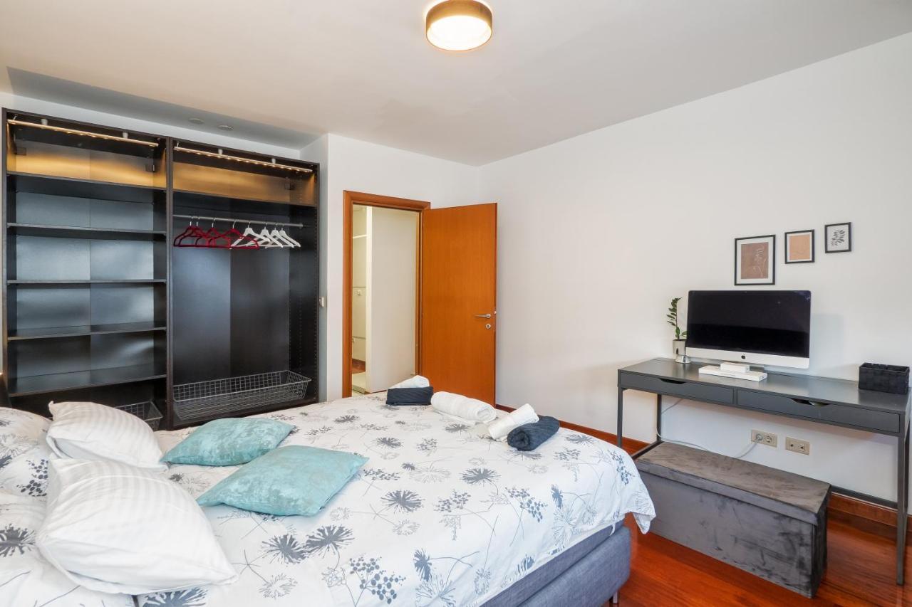 Airy 2-Br Apt W/ Open Layout & Modern Design Daire Split Dış mekan fotoğraf